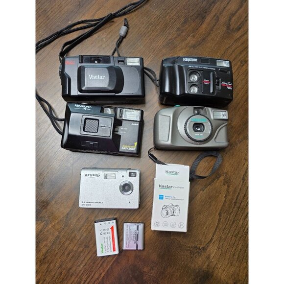 Lot Of 4 Vintage Film & Digital Cameras W/ Accessories - Picture 3 of 14
